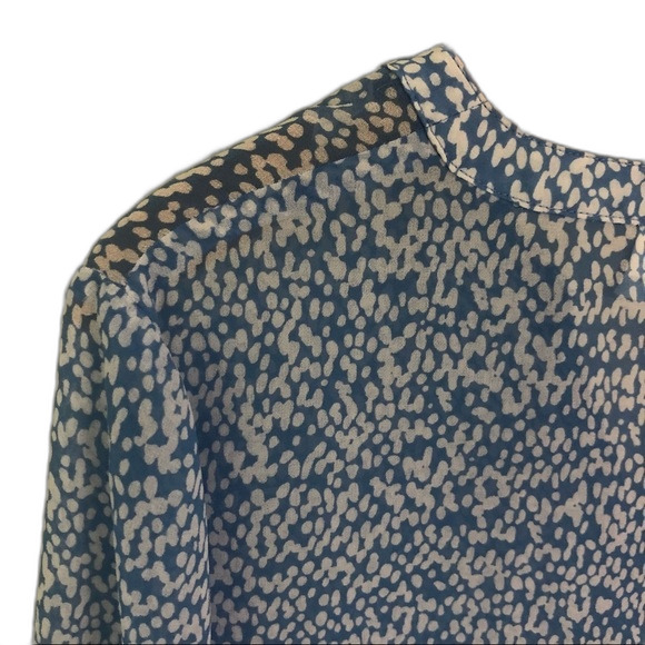 Chico’s Dotted Button-Up Blouse Size Medium - Picture 6 of 11